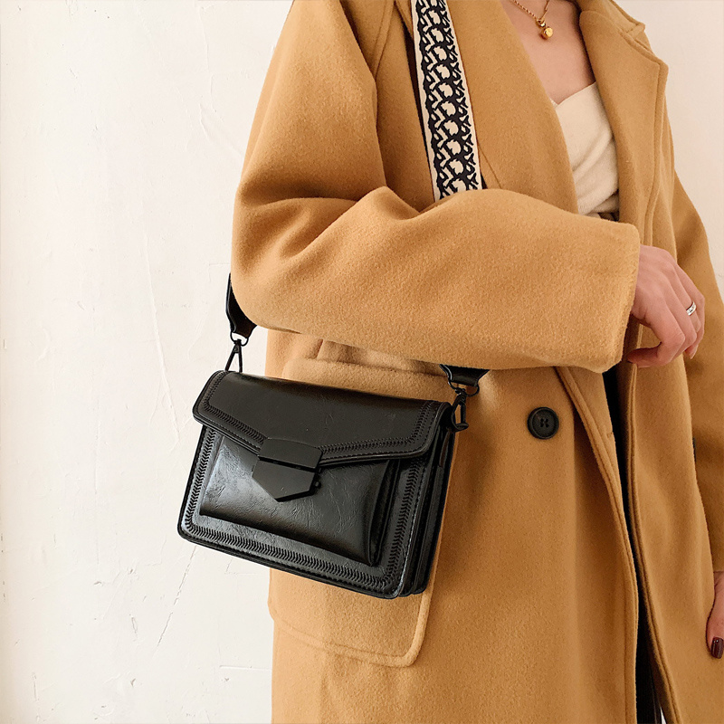 New Western Style Casual Messenger Bag - Image 3