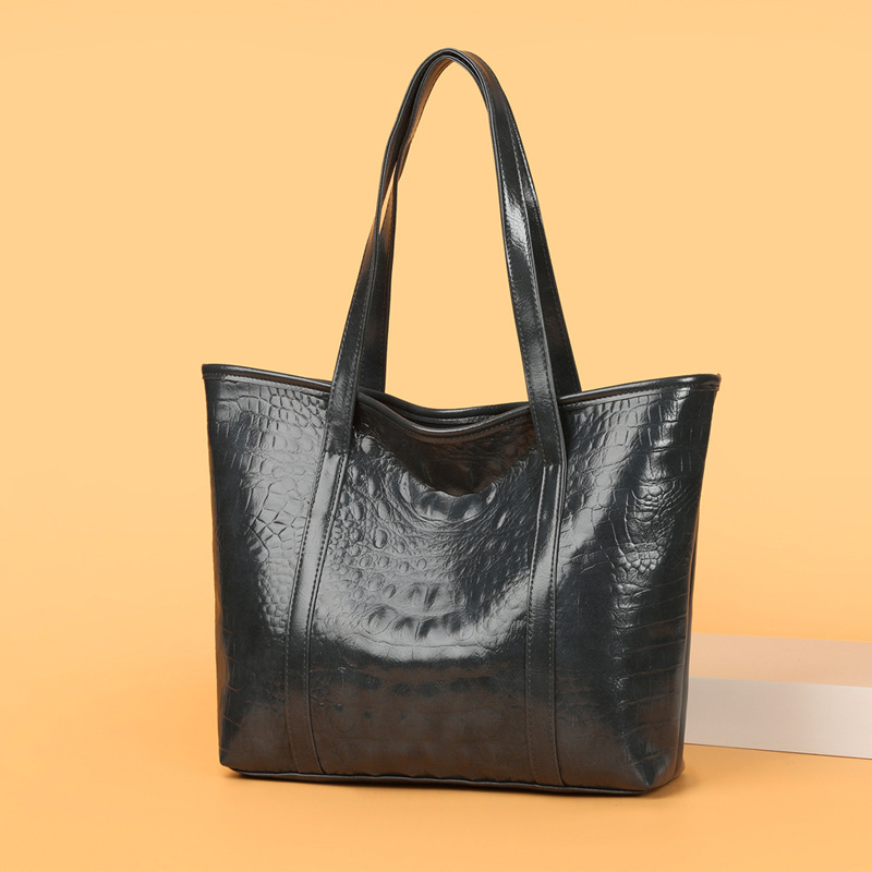 Women's Portable Large Capacity Shoulder Bag - Image 4
